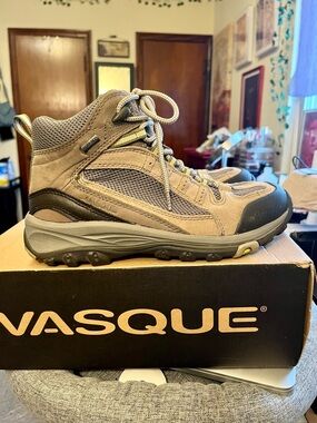 Vasque Womens Taupe brown Gray Briza GTX Waterproof Hiking Boot 9 like new